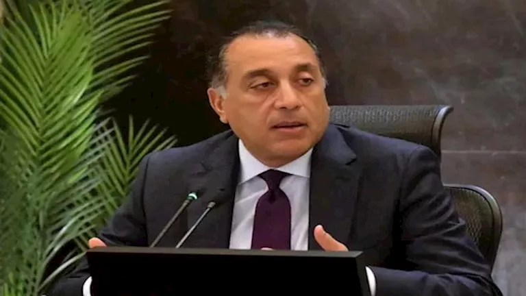 رئيس الوزراء يتابع مع وزيرى المالية والبترول عددًا من ملفات العمل المش