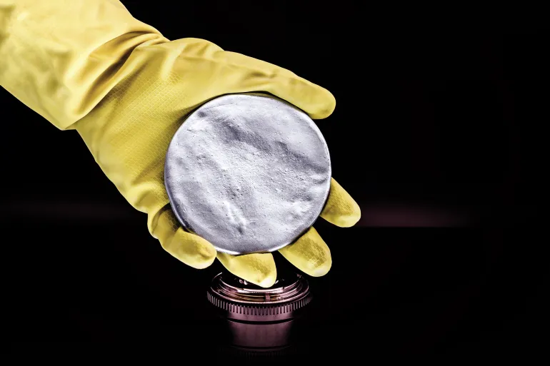 تخصيب اليورانيوم A highly enriched uranium billet. Highly radioactive material used in nuclear research, risk of political crisis. Nuclear weapon, danger of nuclear war.