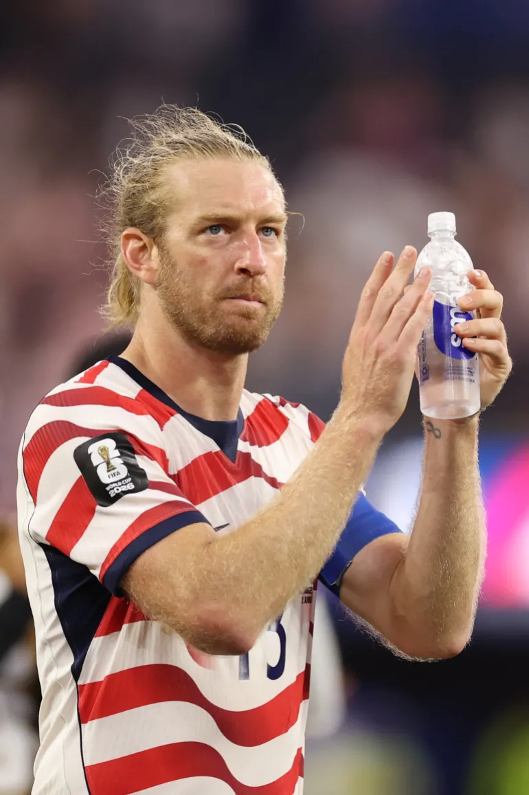 LOS ANGELES, CALIFORNIA - JUNE 12: Tim Ream #13 of the United States applauds the fans after the team's victory in the FIFA World Cup 2026 Group D match between USA and Paraguay at Los Angeles Stadium on June 12, 2026 in Los Angeles, California. Richard Heathcote/Getty Images/AFP (Photo by Richard HEATHCOTE / GETTY IMAGES NORTH AMERICA / Getty Images via AFP)